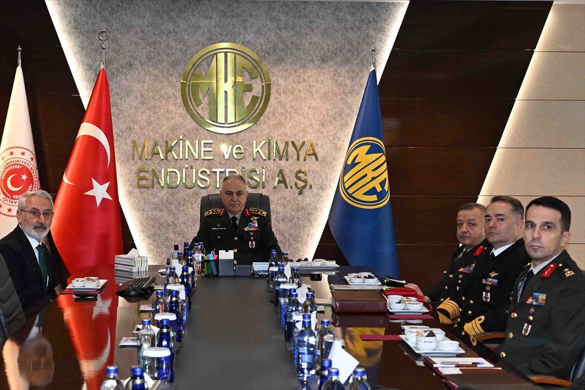 Genelkurmay Başkanı Orgeneral Metin Gürak, Makine ve Kimya Endüstrisi (MKE) Genel Müdürü İlhami...