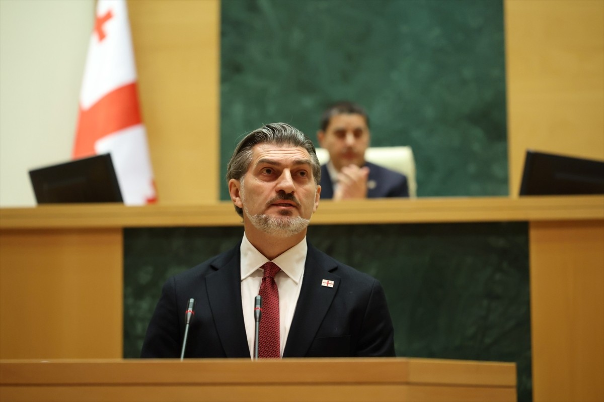 Görevine Aralık 2024'te başlayan Gürcistan Cumhurbaşkanı Mikheil Kavelaşvili, ilk kez parlamentoda...