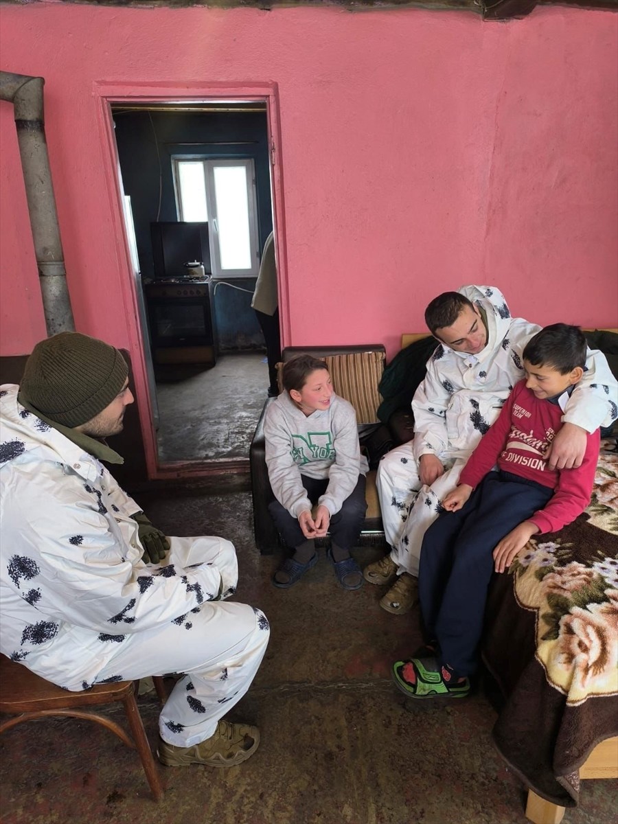 Gürcistan'da yoğun kar yağışı Guria ve Acara bölgelerinde hayatı olumsuz etkiledi. Guria'da yoğun...