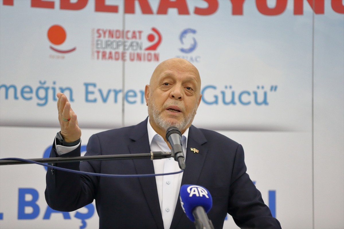 HAK-İŞ Genel Başkanı Mahmut Arslan, konfederasyon bünyesindeki Psiko-Sosyal Destek Platformunca...