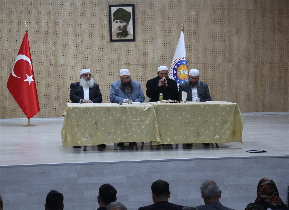 Hatay'ın İskenderun ilçesinde, 6 Şubat 2023'teki depremlerde yaşamını yitirenler için anma...