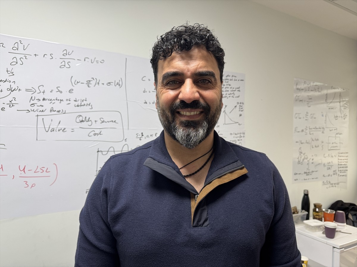 Hatay'ın İskenderun ve Arsuz ilçelerinde deniz suyunun çekildiği gözlendi.