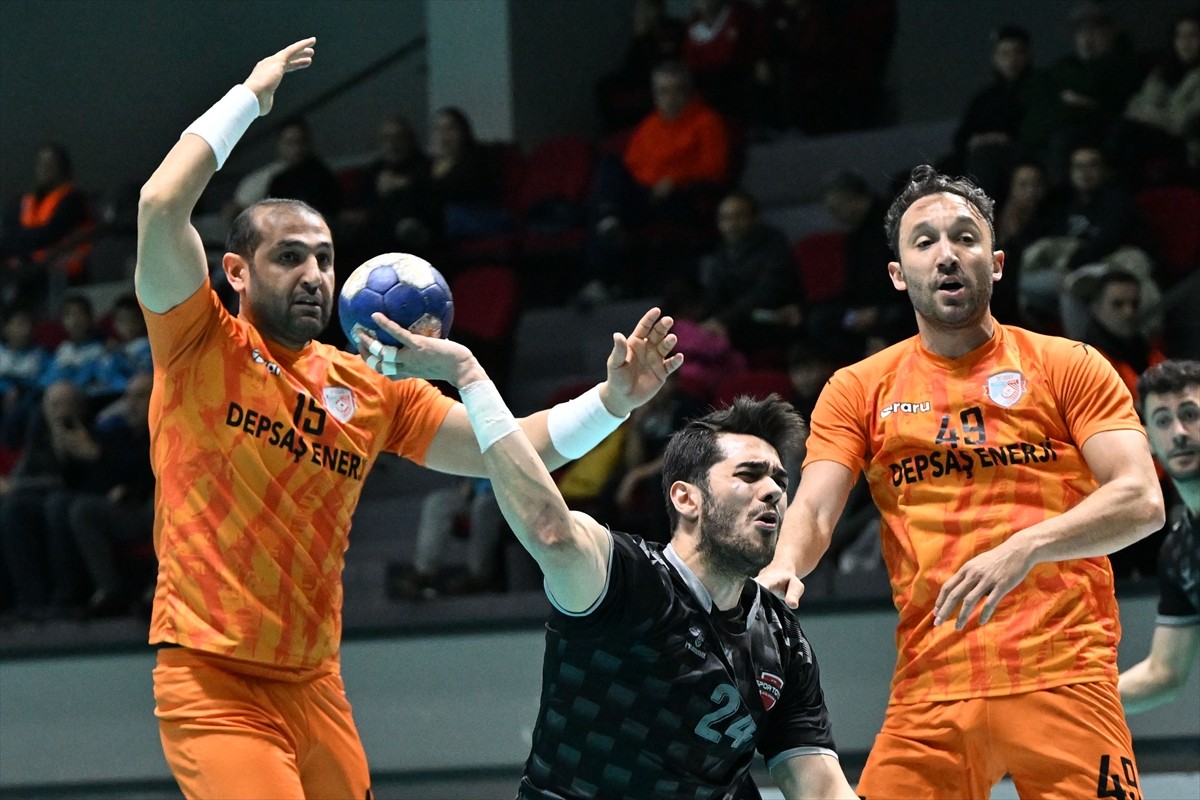 Hentbol Erkekler Süper Lig'in 16. haftasında Spor Toto ile DEPSAŞ Enerji As THF Prof. Dr. Yaşar...