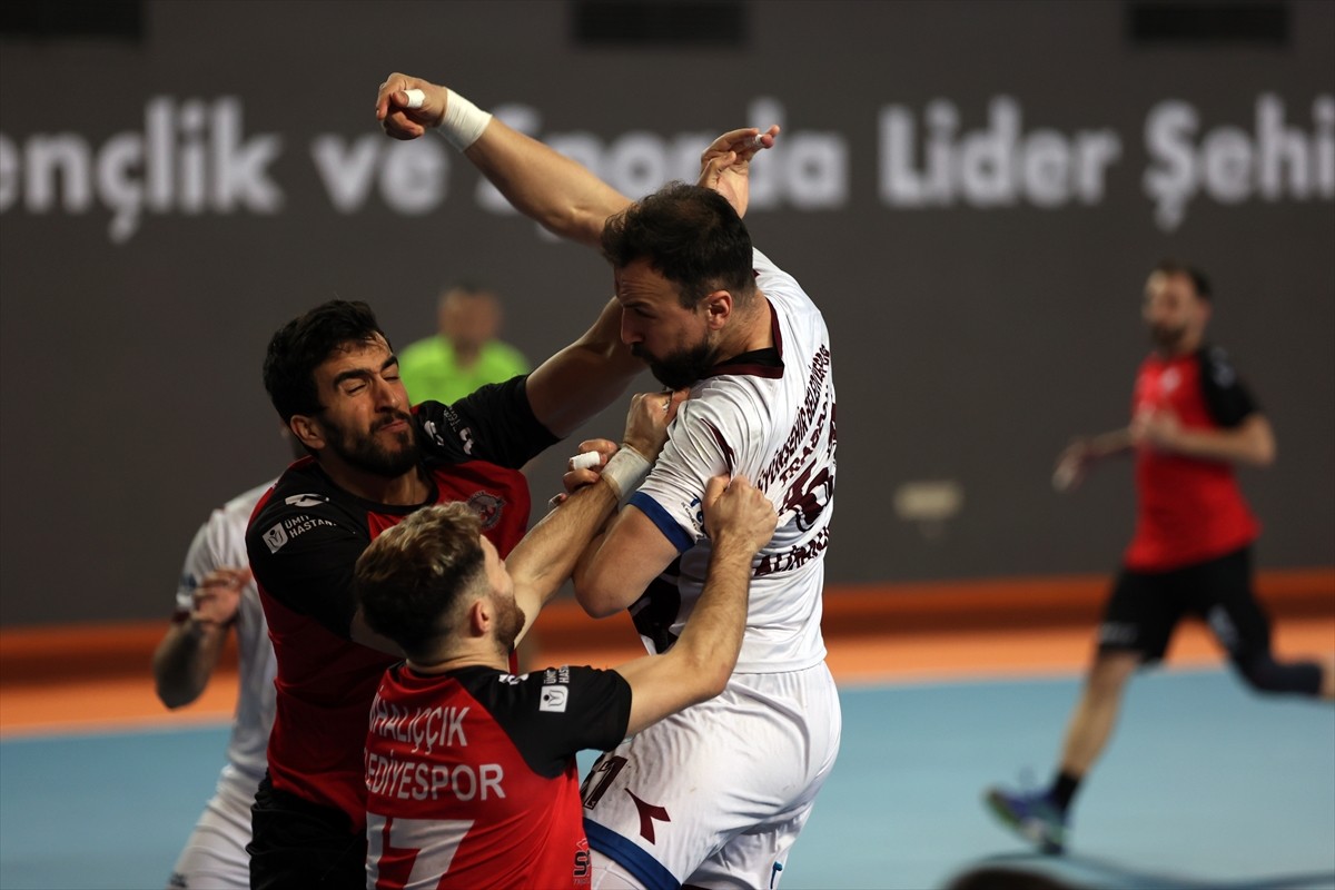 Hentbol Erkekler Süper Lig'in 16. haftasında Trabzon Büyükşehir Belediyespor, Mihalıççık...