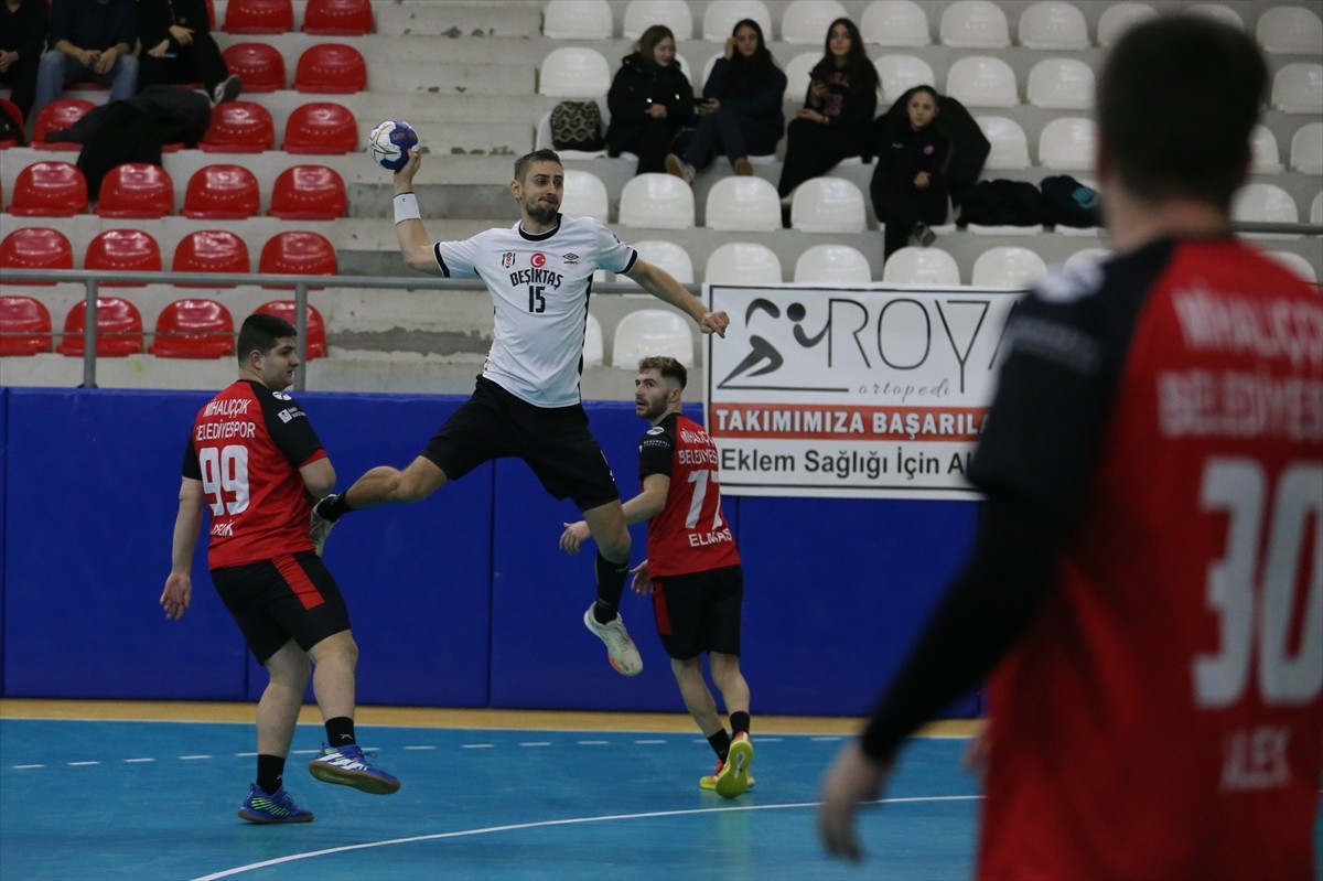 Hentbol Erkekler Süper Lig'in 17. haftasından ertelenen maçta Beşiktaş, deplasmanda Mihalıççık...