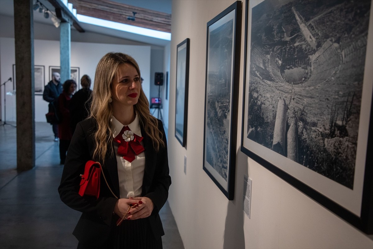 Hırvatistan'ın başkenti Zagreb'de, "İstanbul'un Gözü" olarak da anılan Ara Güler'in günlük yaşamda...