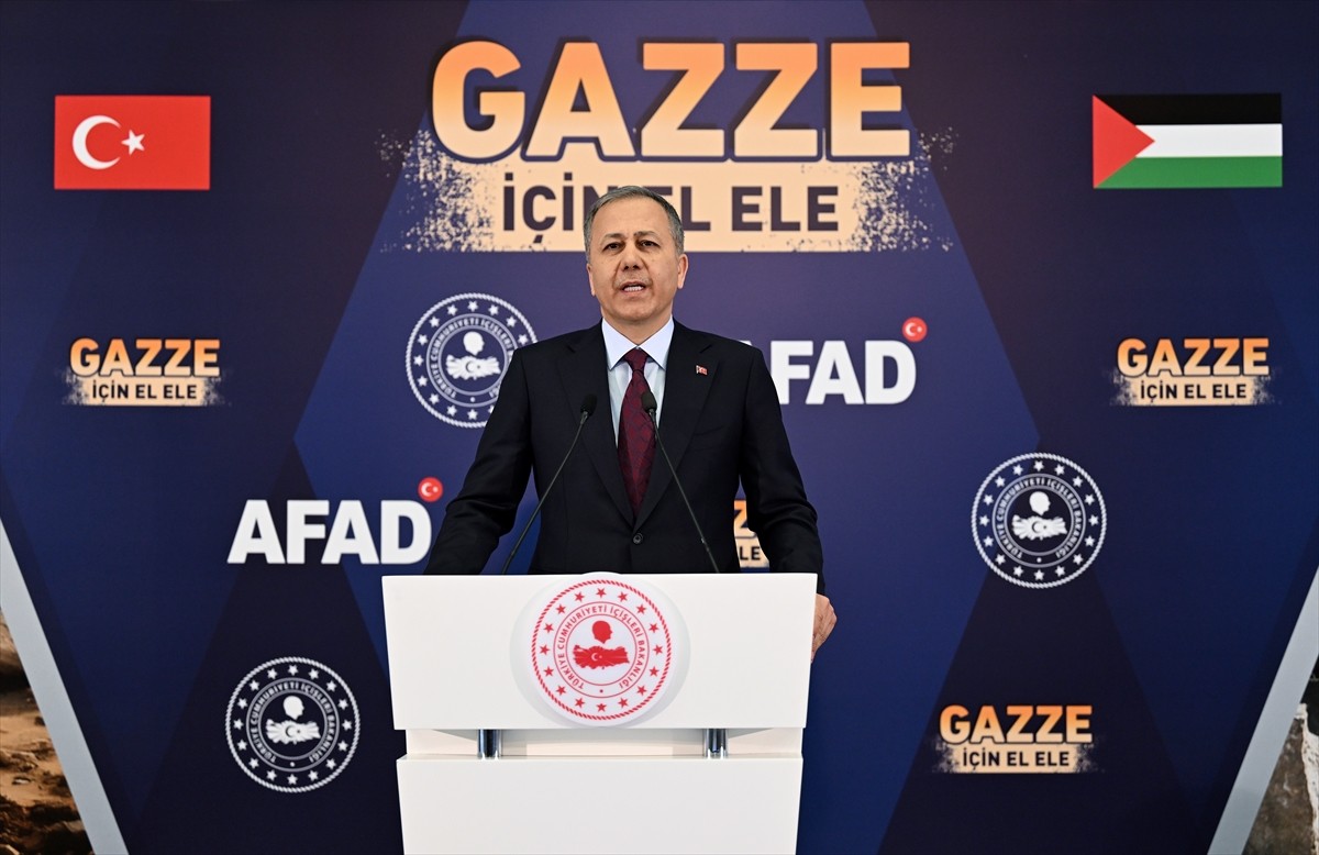 İçişleri Bakanı Ali Yerlikaya, Afet ve Acil Durum Yönetimi Başkanlığı (AFAD) koordinasyonunda...