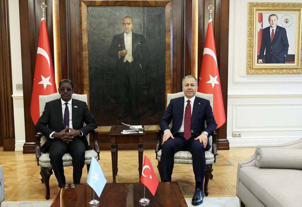 İçişleri Bakanı Ali Yerlikaya, Somali İç Güvenlik Bakanı Abdullahi Şeyh İsmail ile bir araya...