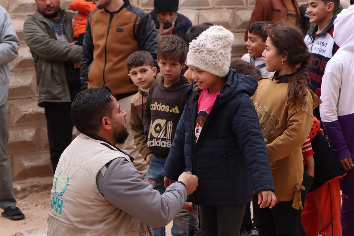 İHH İnsani Yardım Vakfı tarafından "İyilik Soğuk Geçirmez" sloganıyla başlatılan kampanya...