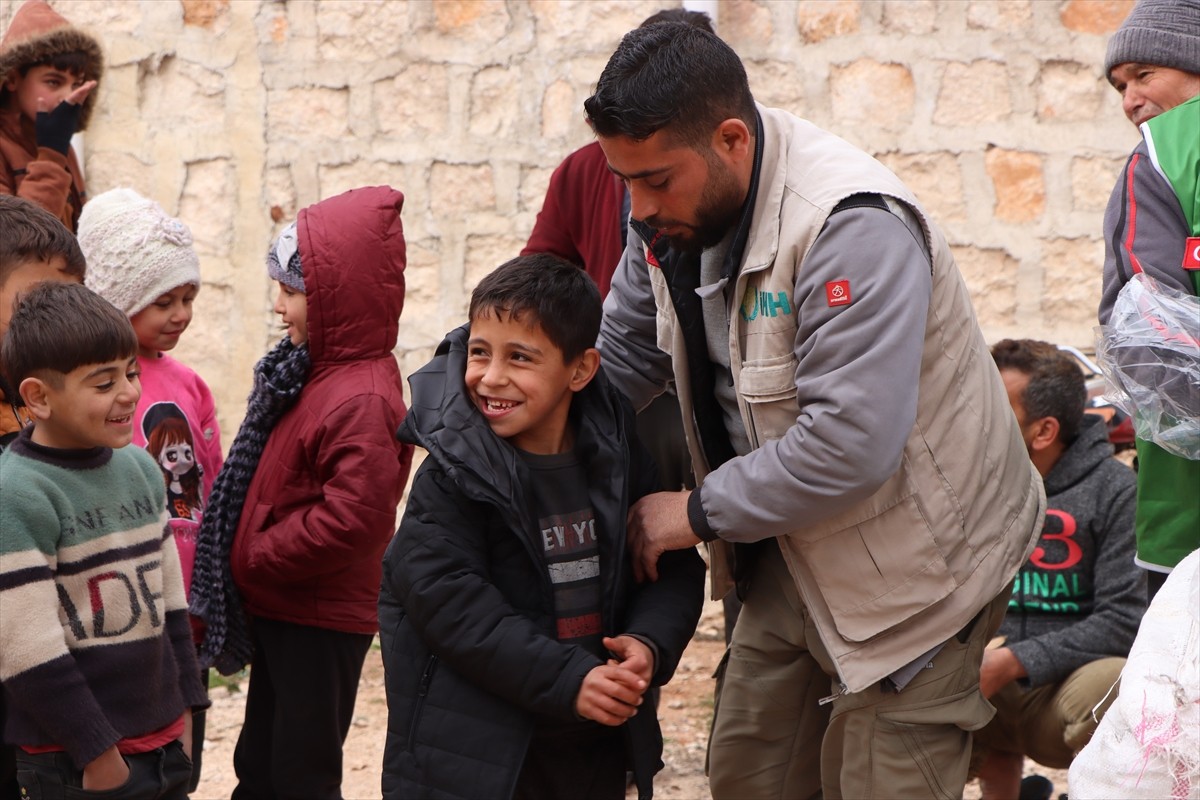 İHH İnsani Yardım Vakfı tarafından "İyilik Soğuk Geçirmez" sloganıyla başlatılan kampanya...