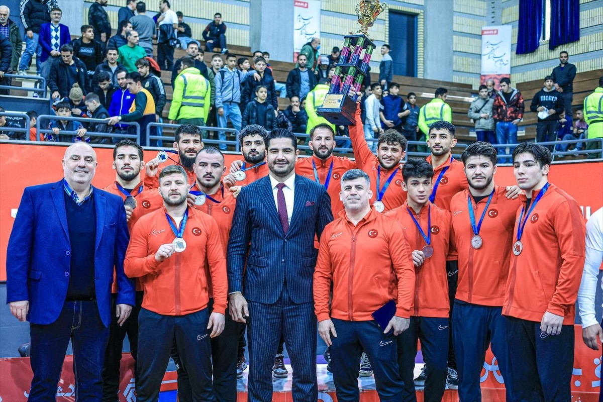 İran'da düzenlenen Serbest Güreş Dünya Kulüpler Kupası'nda, Serbest Güreş Milli Takımı, finalde ev...