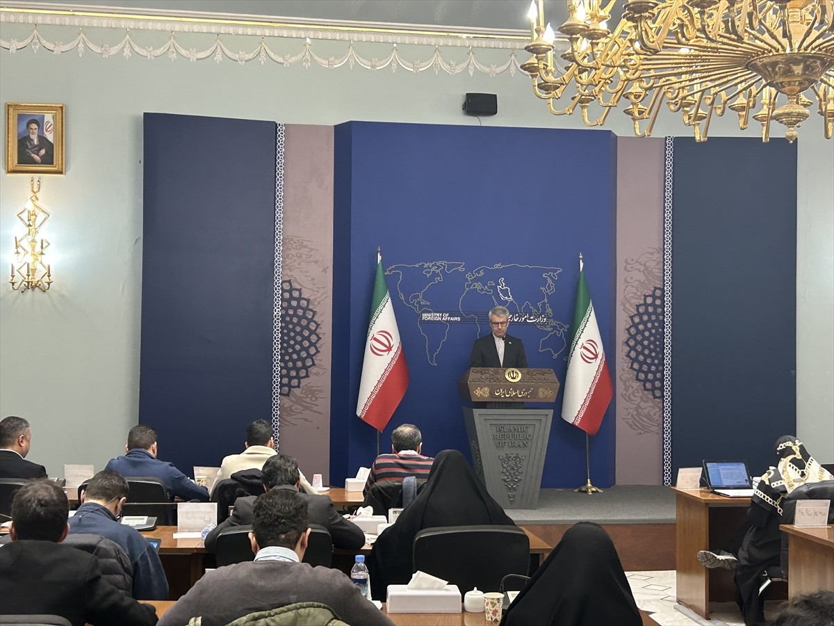  İran Dışişleri Bakanlığı Sözcüsü İsmail Bekayi, Lübnan'ın İran uçaklarının Beyrut'a inişine izin...