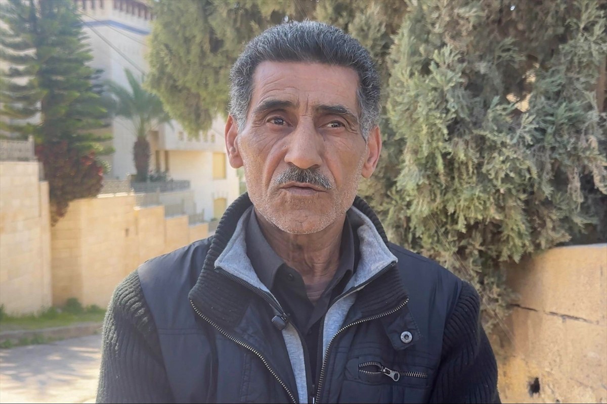 İşgal altındaki Batı Şeria'nın kuzeyinde yer alan Tulkerim Mülteci Kampı'ndaki evinin gözleri...