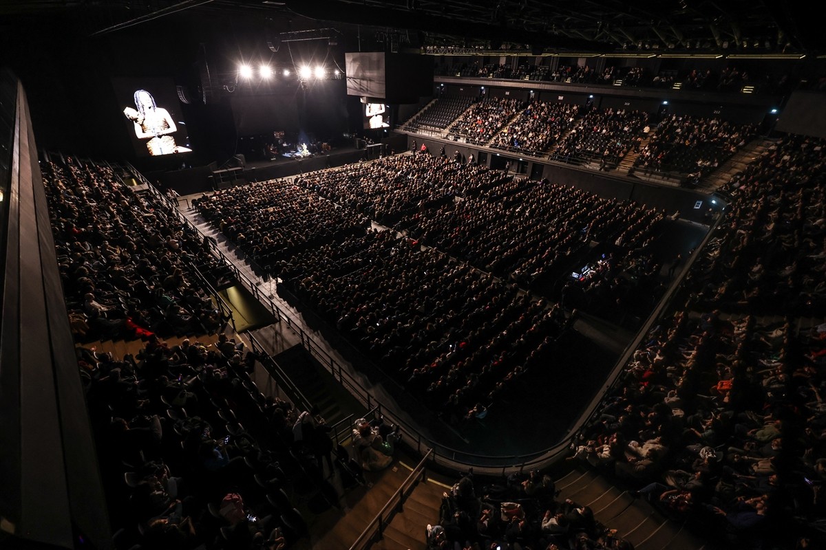 İspanyol müziğinin Grammy ödüllü sesi Buika ile arabesk ve pop müzik şarkıcısı Kibariye...