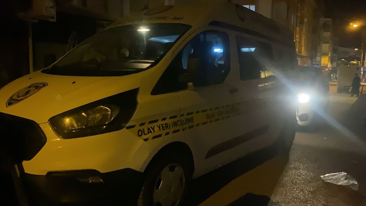 Isparta'da, yaklaşık bir aydır haber alınamayan kişi evinde ölü bulundu. Ekipler olay yerinde...