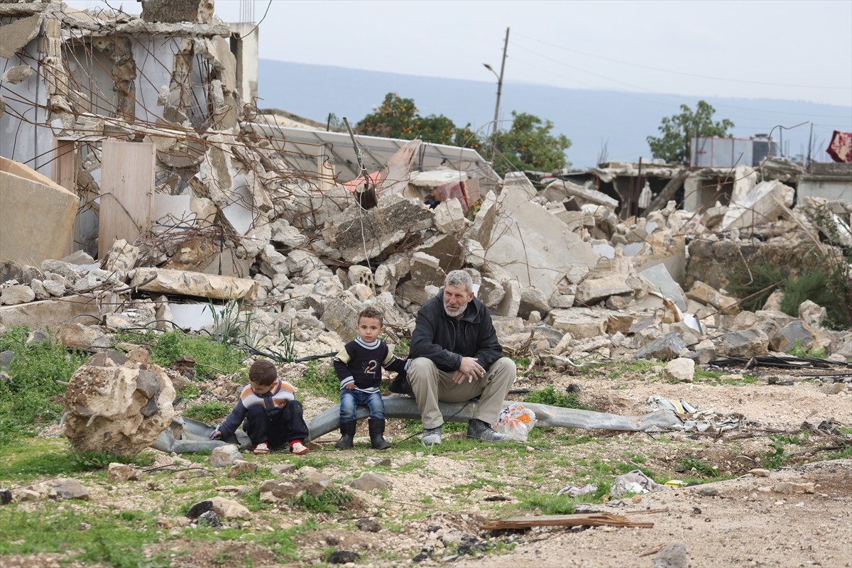 İsrail, Lübnan'ın güneyinde işgal ettiği beldelerden çekilirken buradaki tüm evleri yıkarak ya da...
