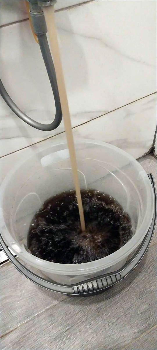 İstanbul'da birçok ilçede musluklardan akan kirli su, vatandaşların tepkisine yol açtı. Bazı...