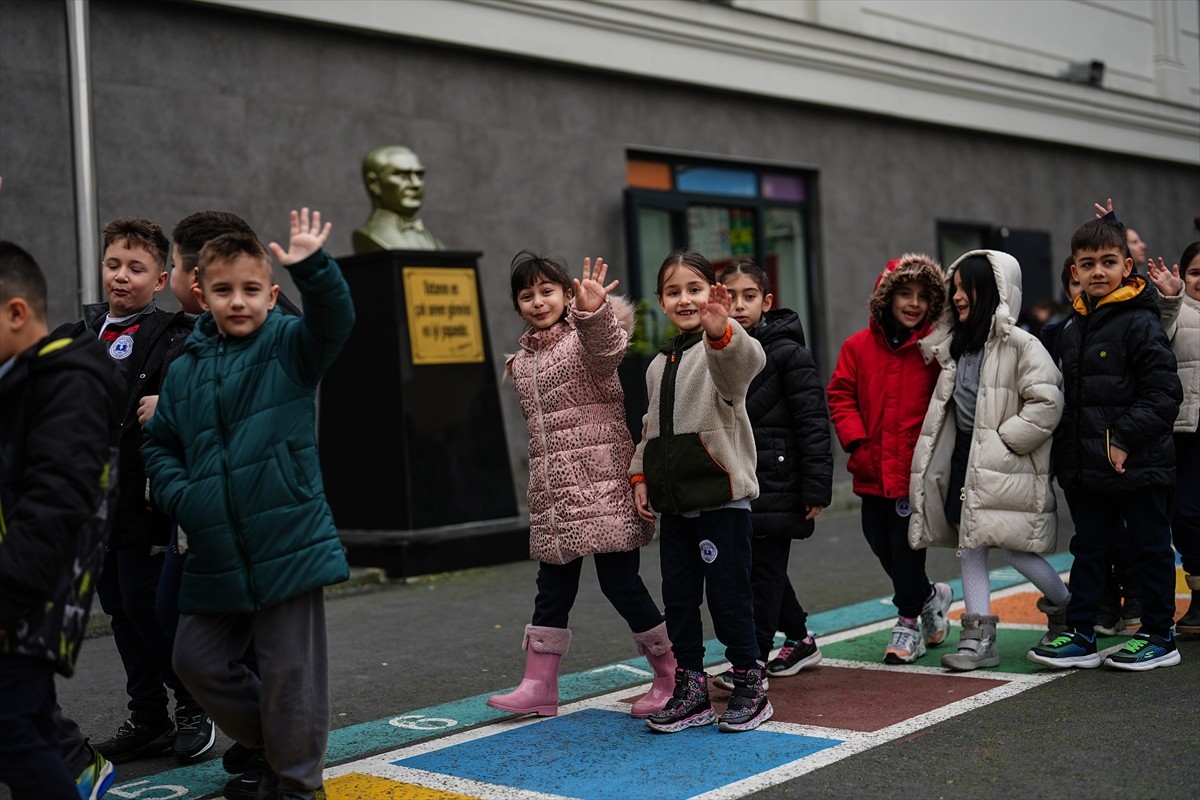 İstanbul'da okul öncesi, ilköğretim ve ortaöğretim okullarındaki yarıyıl tatilinin sona ermesinin...