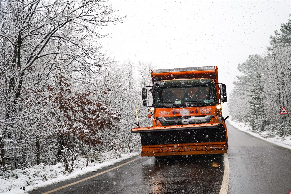 İstanbul Büyükşehir Belediyesi (İBB) Afet Koordinasyon Merkezi (AKOM), bu gece ve yarın sabah...