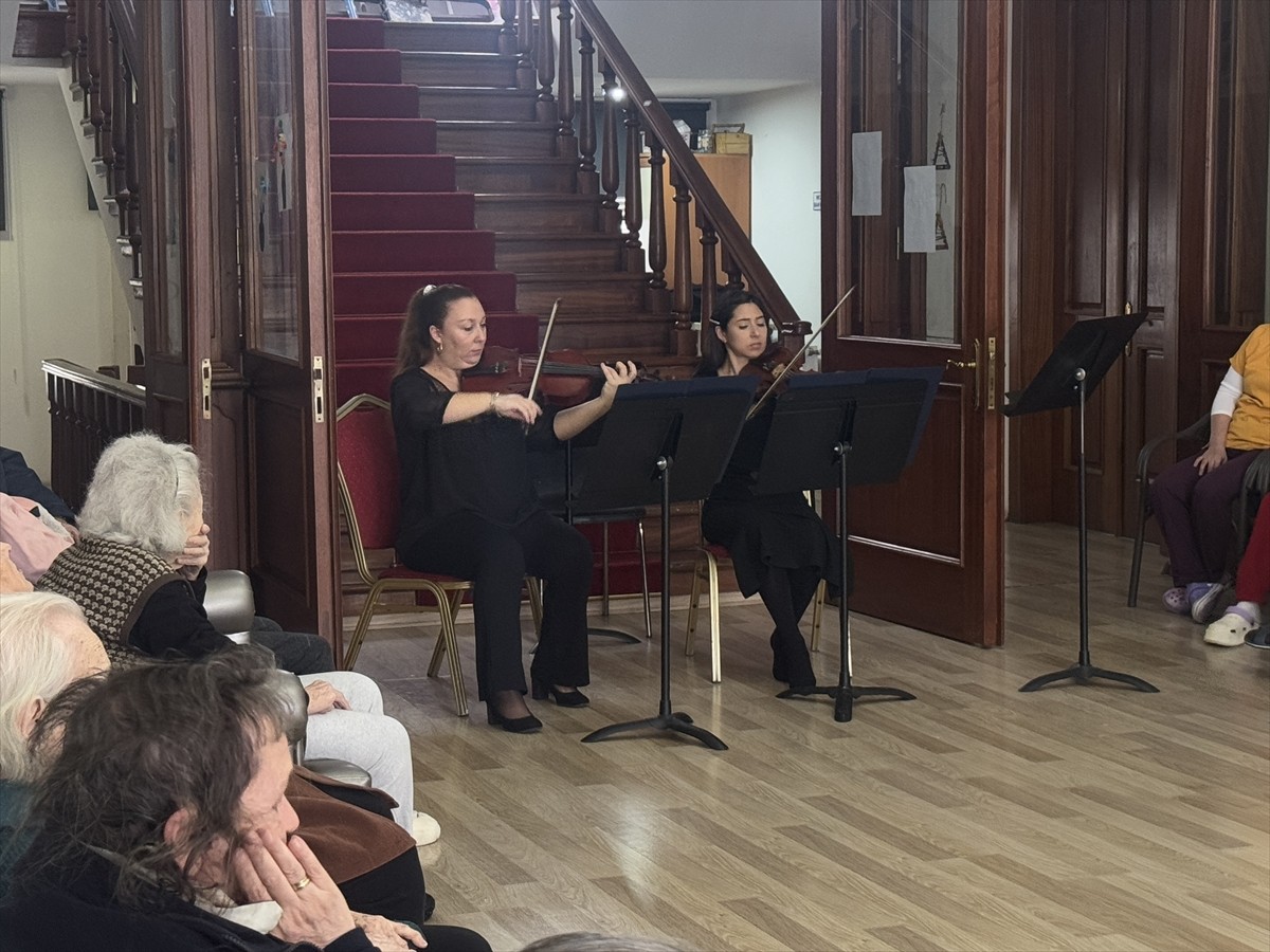 İstanbul Devlet Opera ve Balesinin (İDOB) hazırladığı sosyal sorumluluk projesi "7'den 70'e...