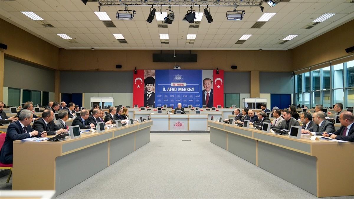 İstanbul Valisi Davut Gül başkanlığında, mülki idare amirleri, adli yargı mensupları ve ilgili...