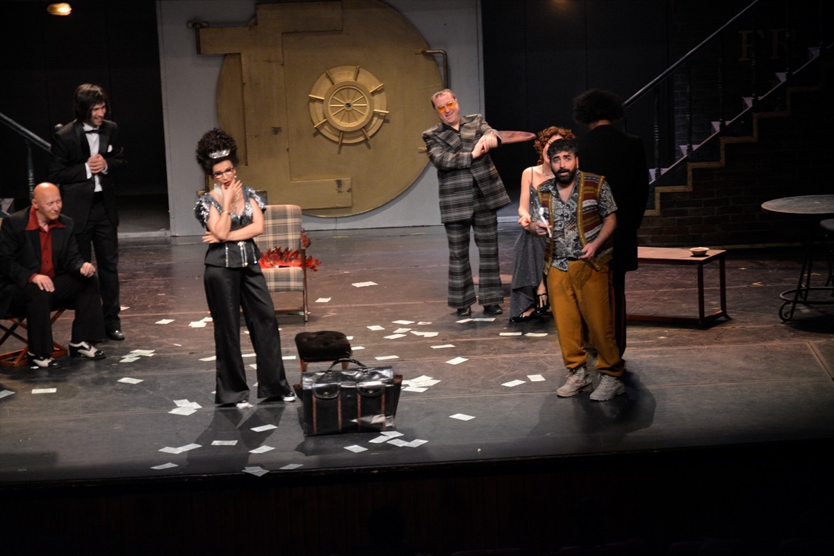 İsviçreli oyun yazarı ve ressam Friedrich Dürrenmatt'ın kaleme aldığı "Beşinci Frank" adlı tiyatro...