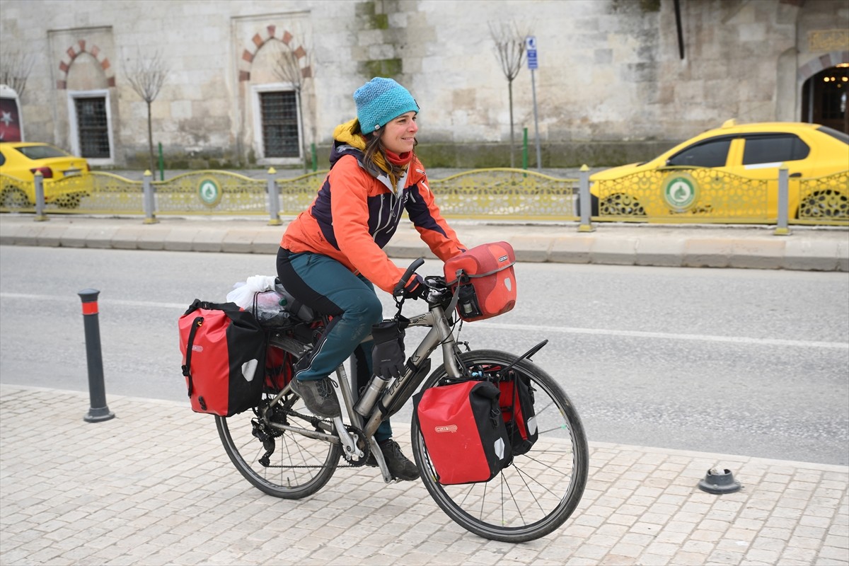 İtalya'nın Napoli kentinden bisikletleriyle Avrupa turuna çıkan 4 Fransız arkadaş, Edirne'ye...