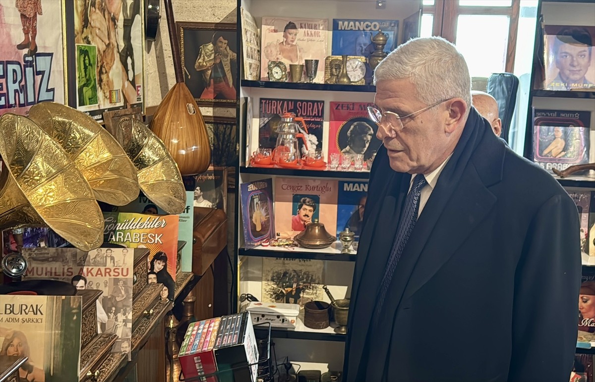 İYİ Parti Genel Başkanı Müsavat Dervişoğlu, Kırşehir'de Ahilik Müzesi'ni ziyaret ederek Ahi Evran...