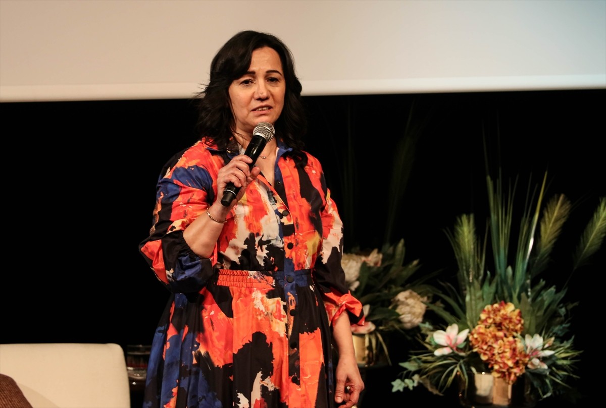 İzmir'de 30 Ekim 2020 depreminde vefat eden 15 yaşındaki ikizler Sayra ve Çınar Alpgündüz anısına...