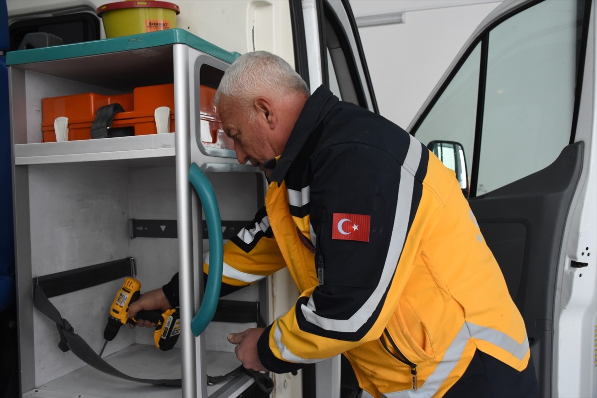 Kahramanmaraş merkezli 6 Şubat depremlerinde evi yıkıldıktan sonra eşi ve 2 çocuğuyla yerleştiği...