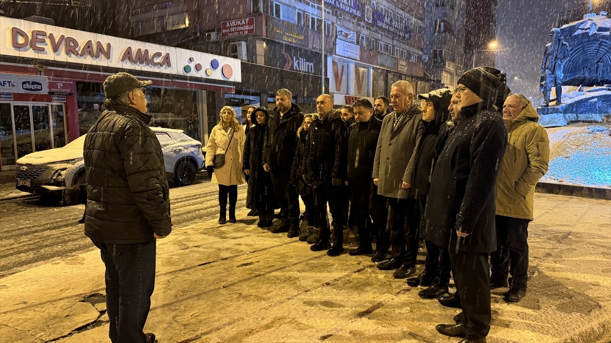 Kahramanmaraş merkezli depremlerde hayatını kaybedenler Zonguldak'ta anıldı. Kent merkezindeki...