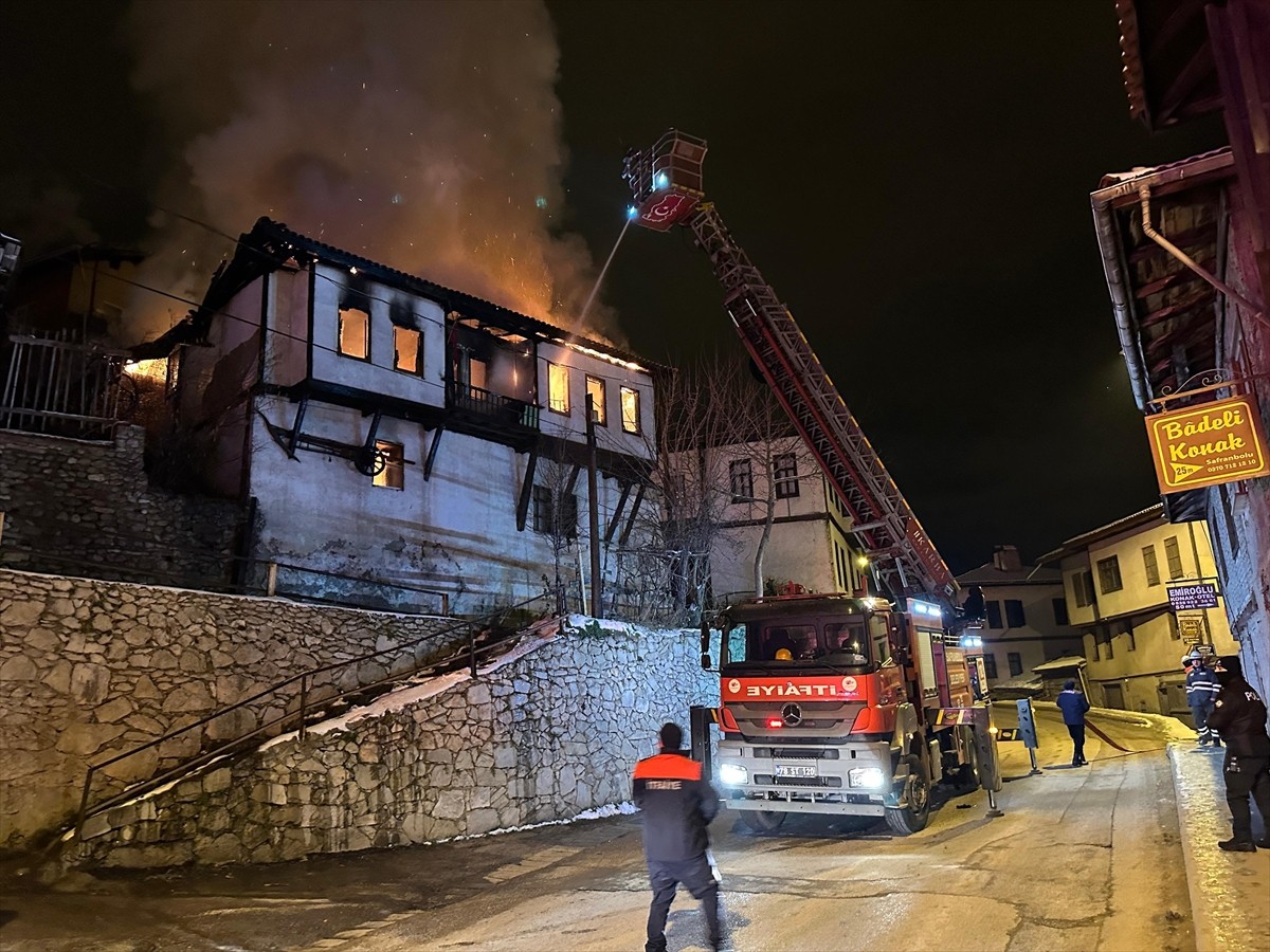 Karabük'ün Safranbolu ilçesinde çıkan yangında tarihi konak kullanılamaz hale geldi.
