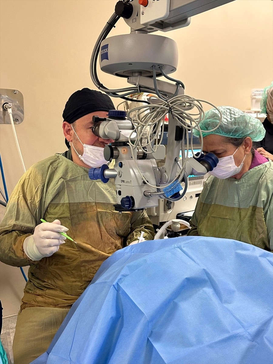 Kastamonu'da ilk kez gerçekleştirilen katarakt ile kombine göz kornea nakli ameliyatının başarıyla...