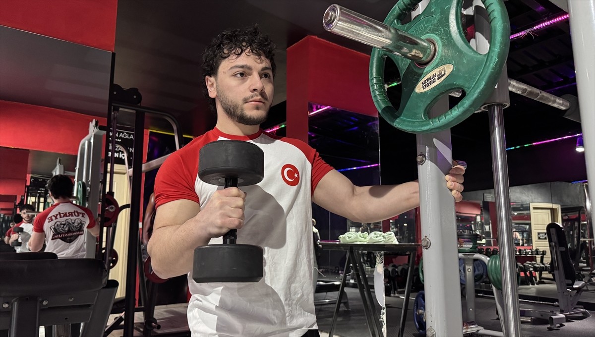 Katıldığı son Avrupa Şampiyonası'nda sol kolunda yırtıklar oluşmasına rağmen üçüncü olan İsmail...