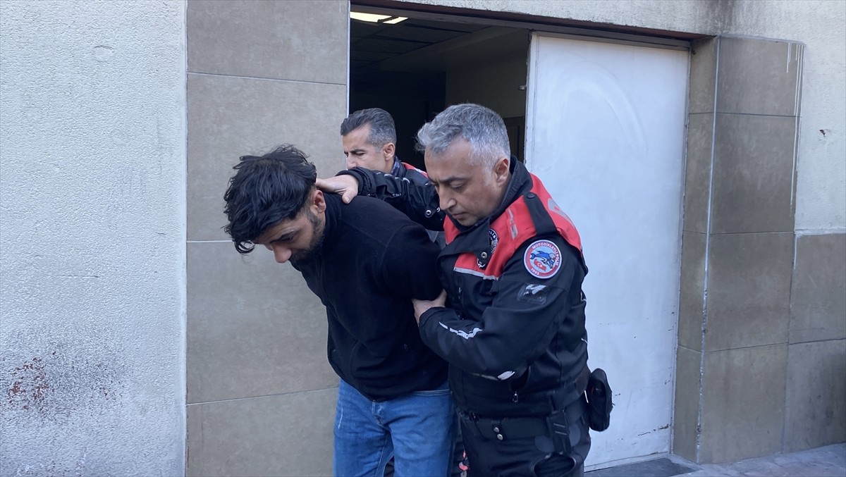 Kayseri'de iki grup arasında çıkan silahlı kavgada 3 kişinin yaralanmasıyla ilgili gözaltına...