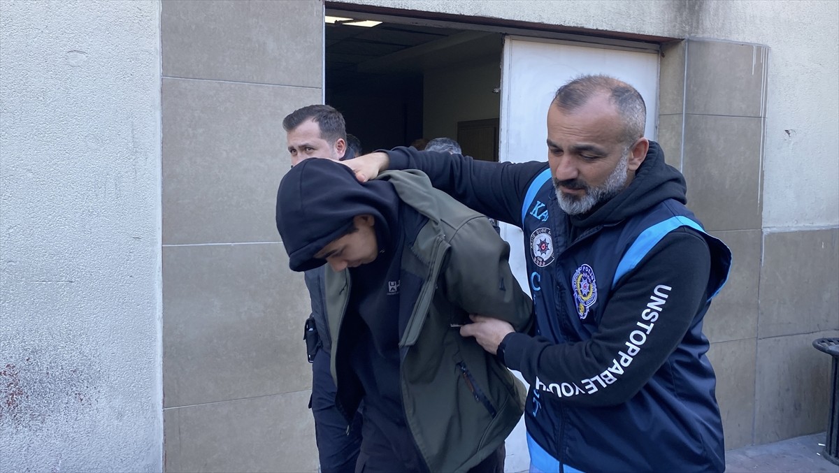 Kayseri'de iki grup arasında çıkan silahlı kavgada 3 kişinin yaralanmasıyla ilgili gözaltına...