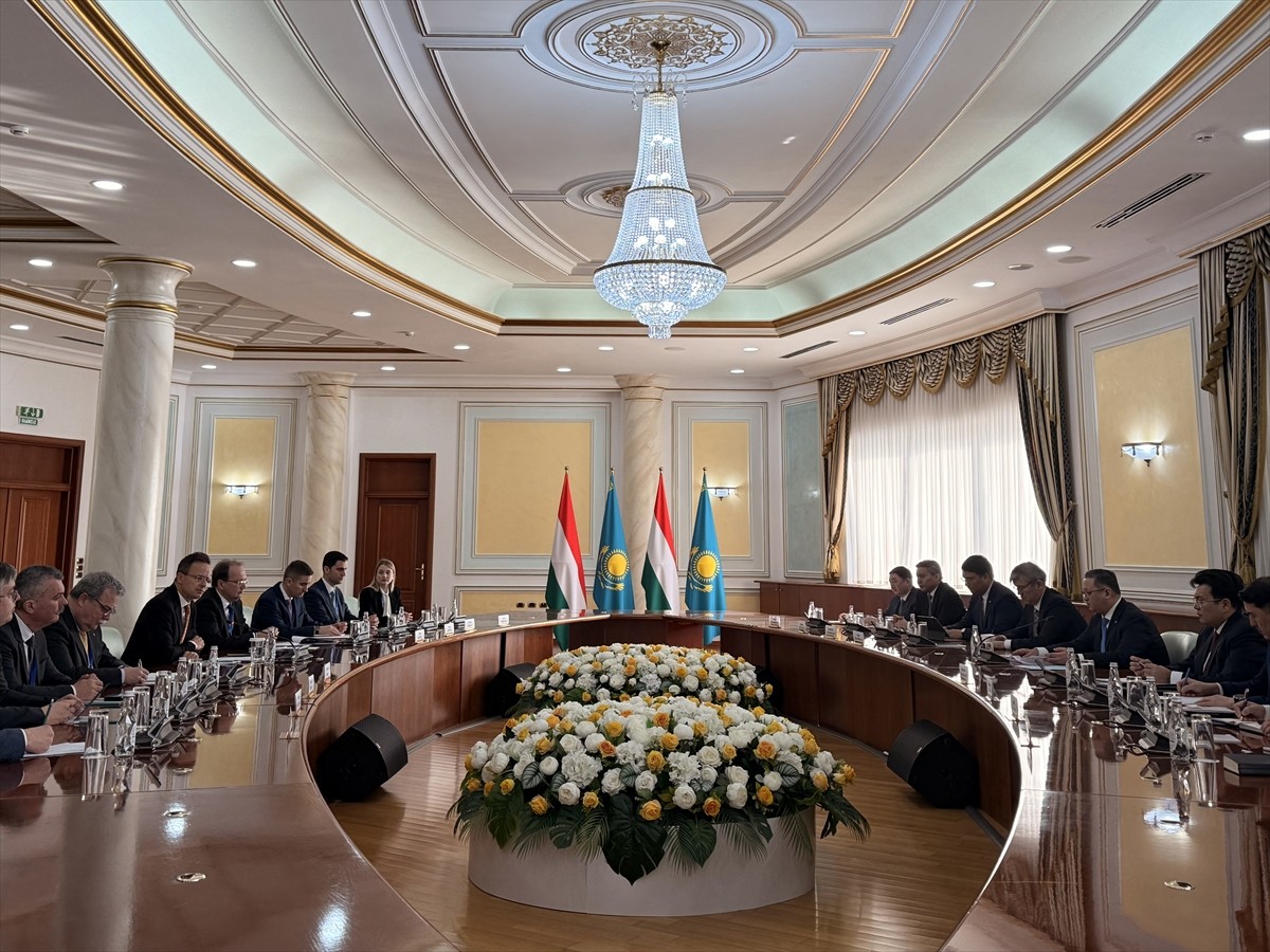 Kazakistan'da temaslarda bulunan Macaristan Dışişleri ve Ticaret Bakanı Peter Szijjarto, başkent...