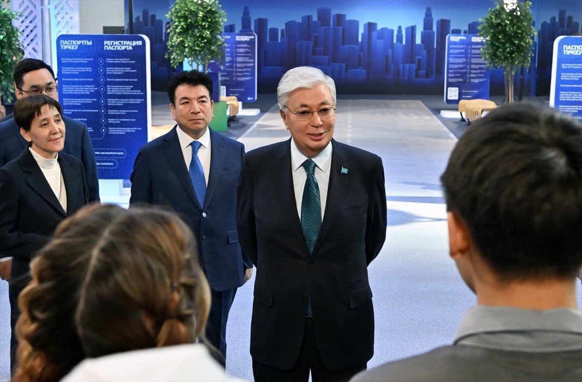 Kazakistan Cumhurbaşkanı Kasım Cömert Tokayev, ülkede bu yıl ilan edilen "Mavi Yakalılar Yılı"...