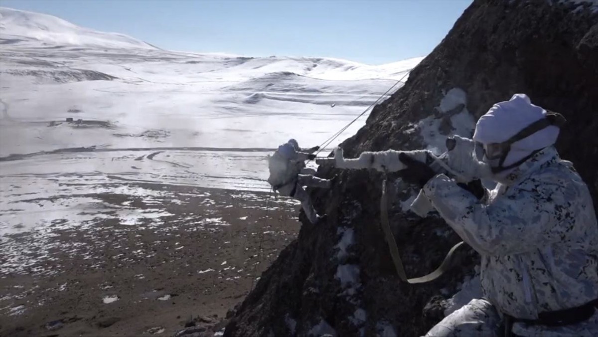 Kazakistan Savunma Bakanlığı, Kazak askerlerin de katılımıyla Kars'ta düzenlenen Kış-2025...