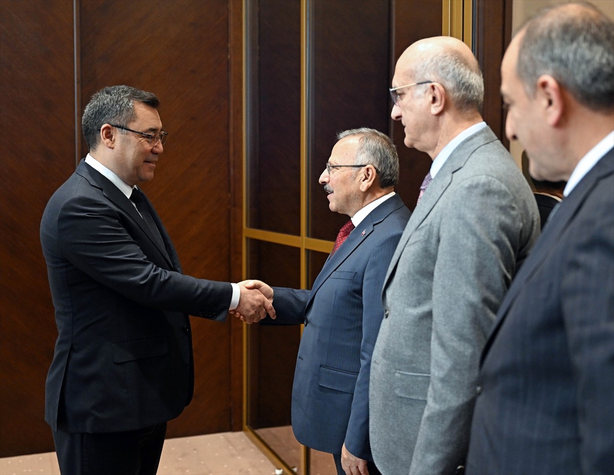 Kırgızistan Cumhurbaşkanı Sadır Caparov'un Türkiye Büyük Millet Meclisi (TBMM) milletvekili Yusuf...