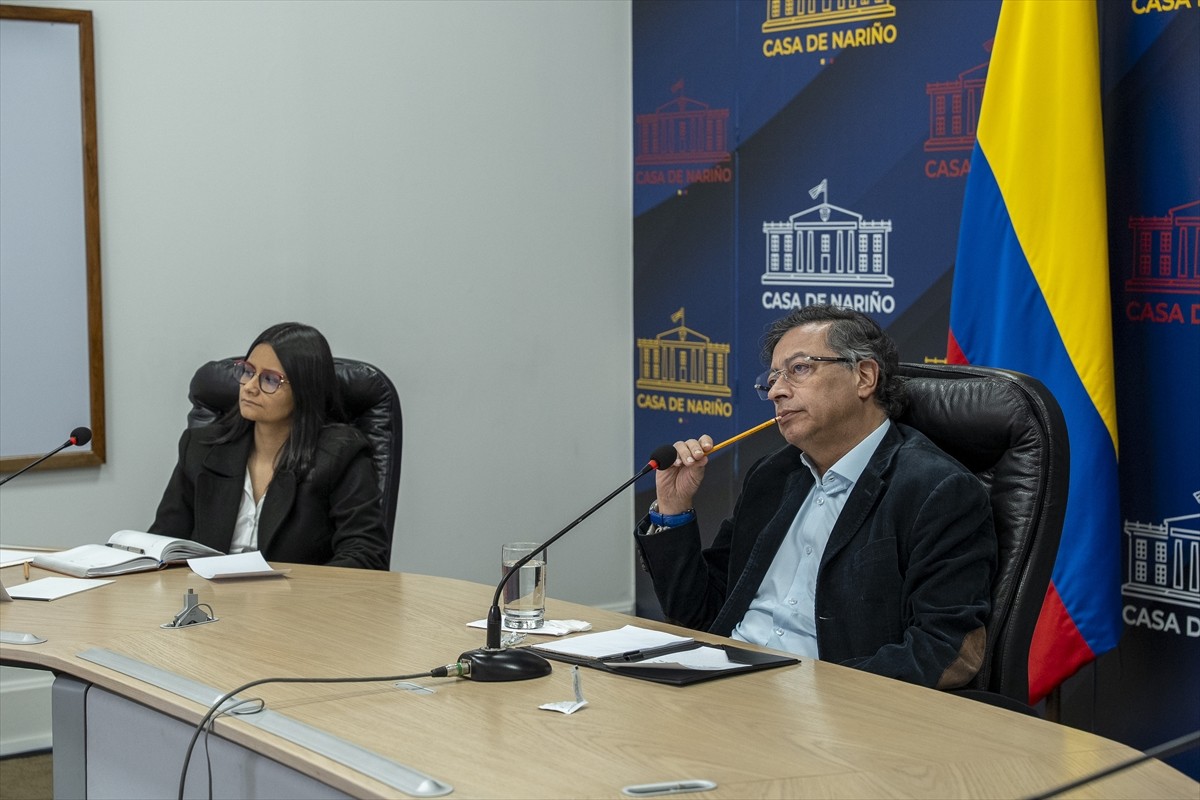 Kolombiya Cumhurbaşkanı Gustavo Petro'nun (sağda) ev sahipliğinde Şili, Brezilya, İspanya ve...