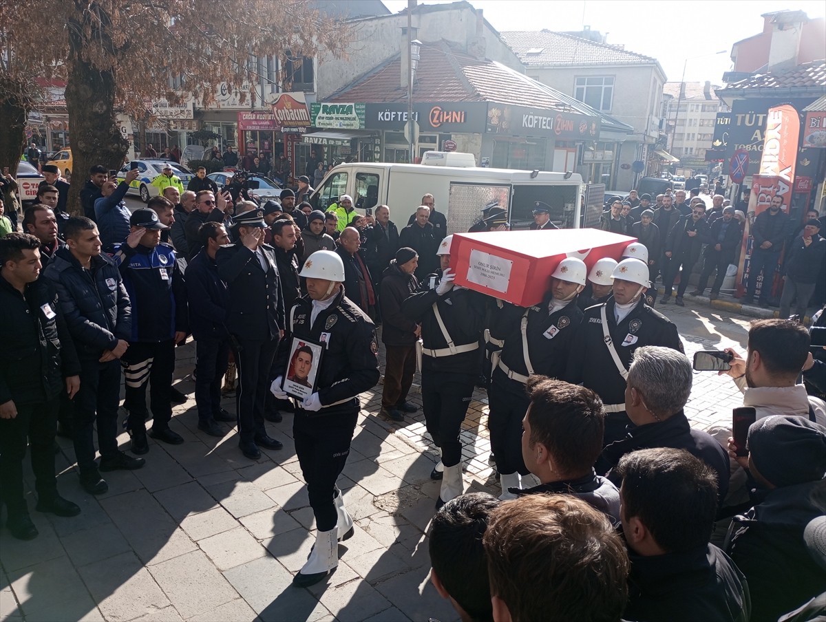 Konya’nın Karatay ilçesinde trafik kazasında şehit olan polis memuru Onur Şirin, memleketi...