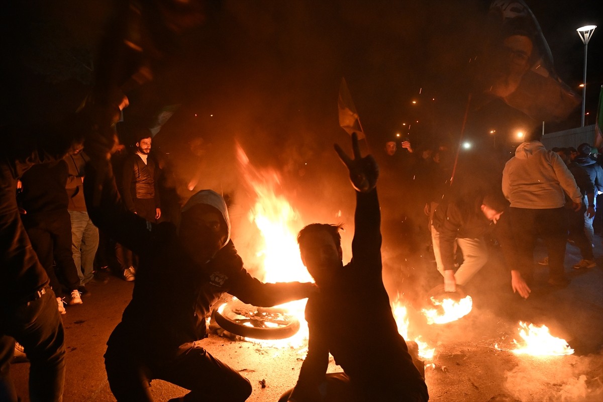 Lübnan'ın, İran'ın başkenti Tahran'dan Beyrut'a hareket etmesi beklenen uçağa izin vermediği...