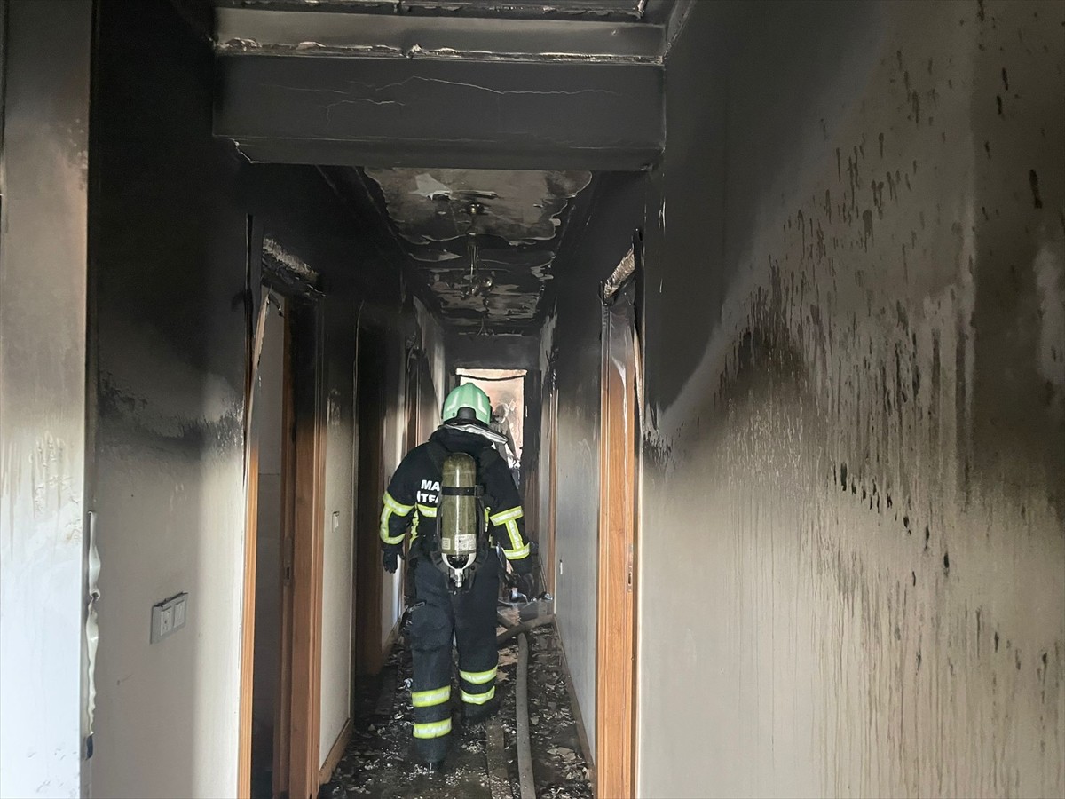 Mardin'in Nusaybin ilçesinde evde çıkan yangında, 8 kişi dumandan etkilendi.