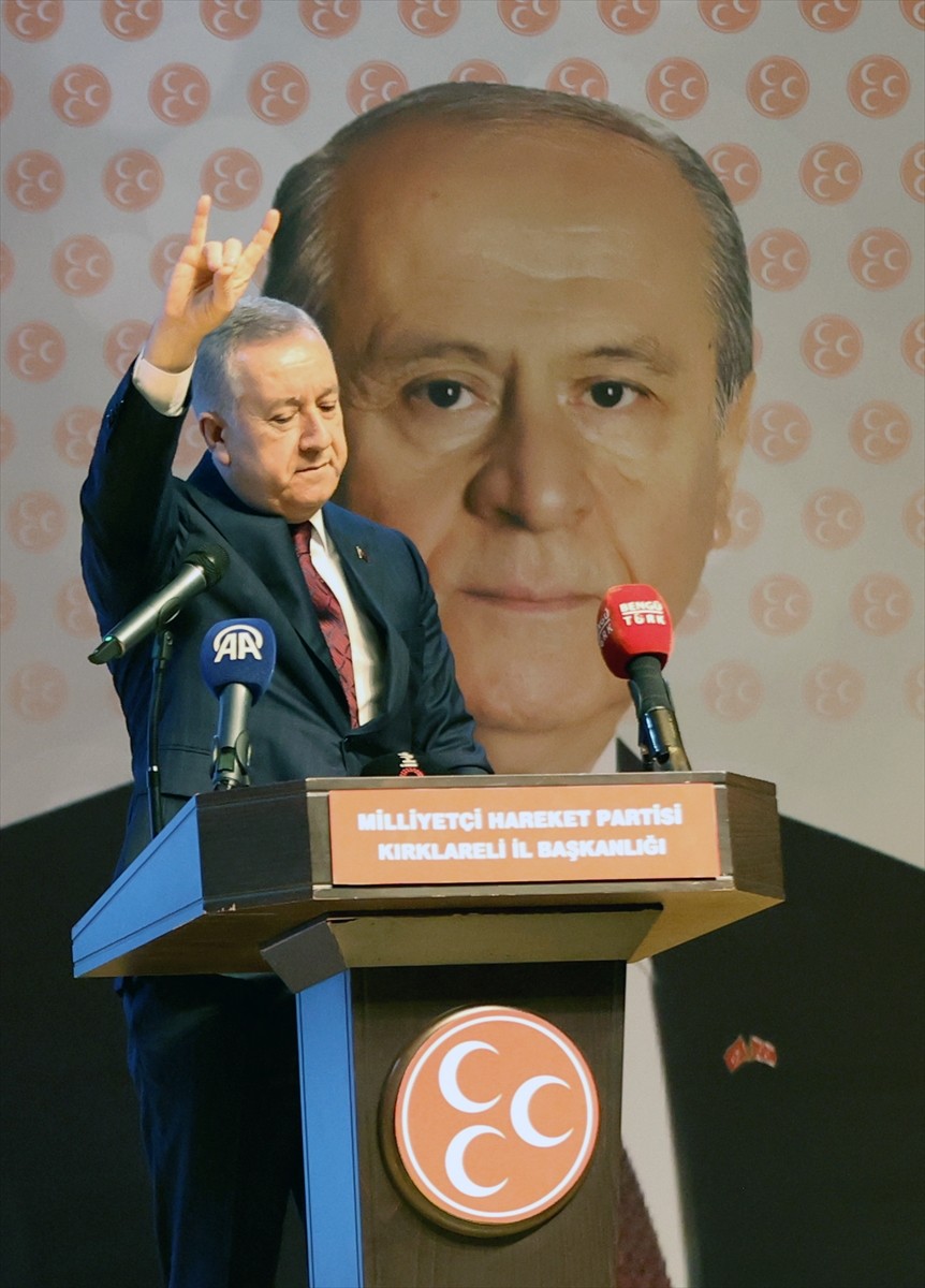 MHP Genel Başkan Yardımcısı Sadir Durmaz, Belediye Kültür Merkezinde düzenlenen "Belediye Meclis...