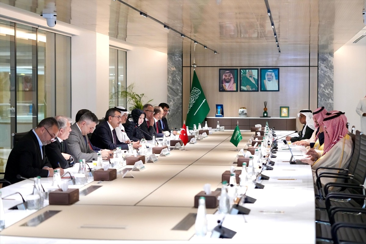 Milli Eğitim Bakanı Yusuf Tekin, çeşitli temaslarda bulunmak üzere gittiği Suudi Arabistan'da...