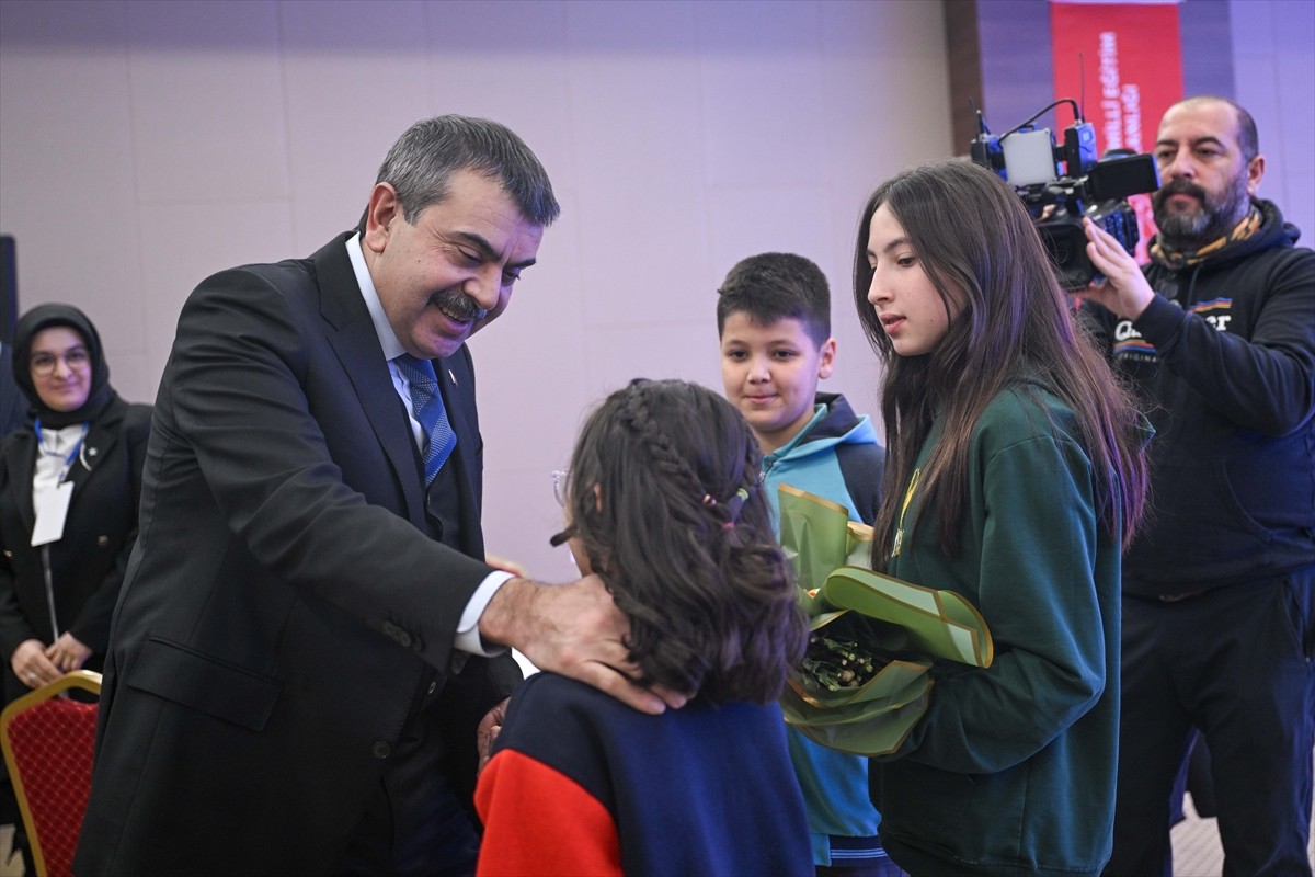 Milli Eğitim Bakanı Yusuf Tekin, Gölbaşı'ndaki Mogan Mesleki ve Teknik Anadolu Lisesi Uygulama...