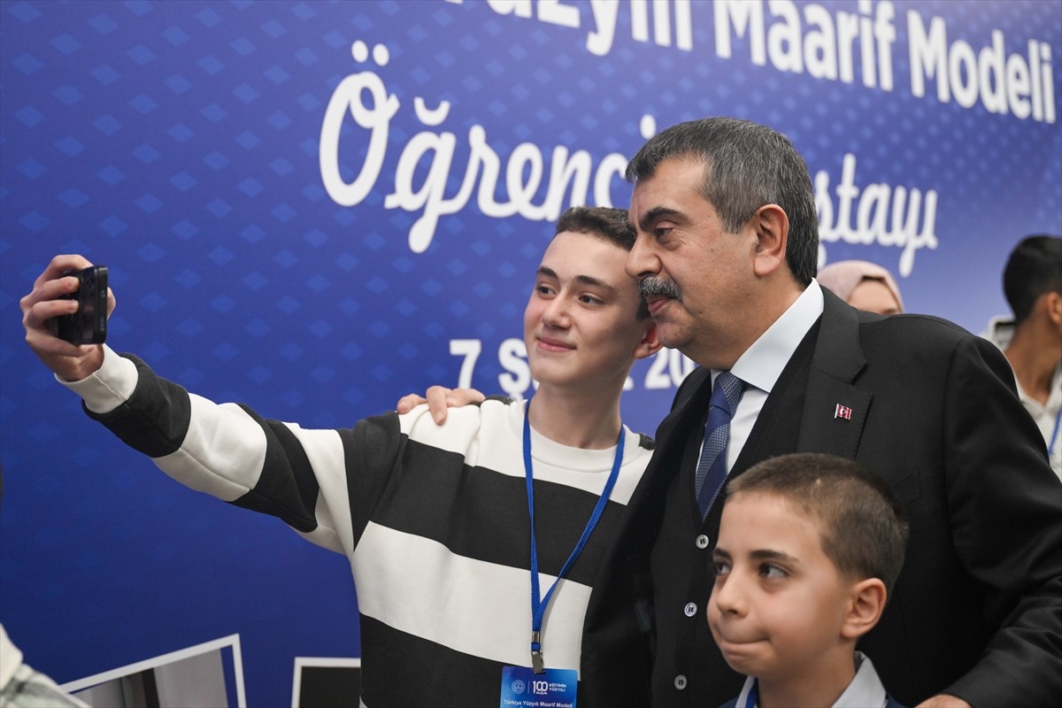 Milli Eğitim Bakanı Yusuf Tekin, Gölbaşı'ndaki Mogan Mesleki ve Teknik Anadolu Lisesi Uygulama...