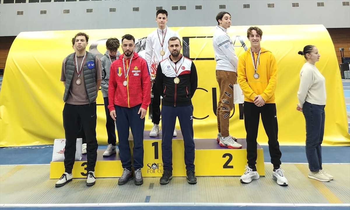 Milli yıldız eskrimciler, Bulgaristan ve Çekya'da düzenlenen turnuvalarda 6'sı altın toplam 9...