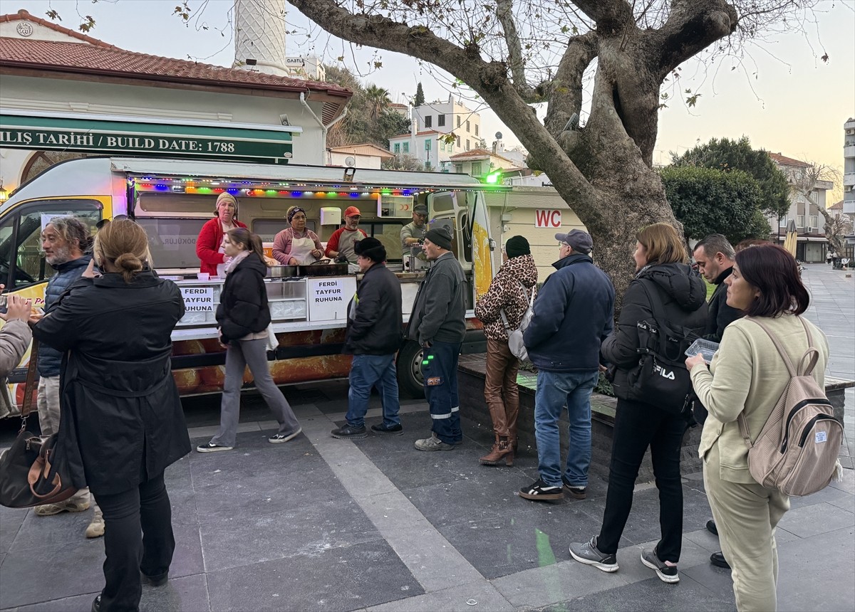 Muğla'nın Marmaris ilçesinde, sanatçı Ferdi Tayfur'un vefatının 40'ıncı günü dolayısıyla mevlit...